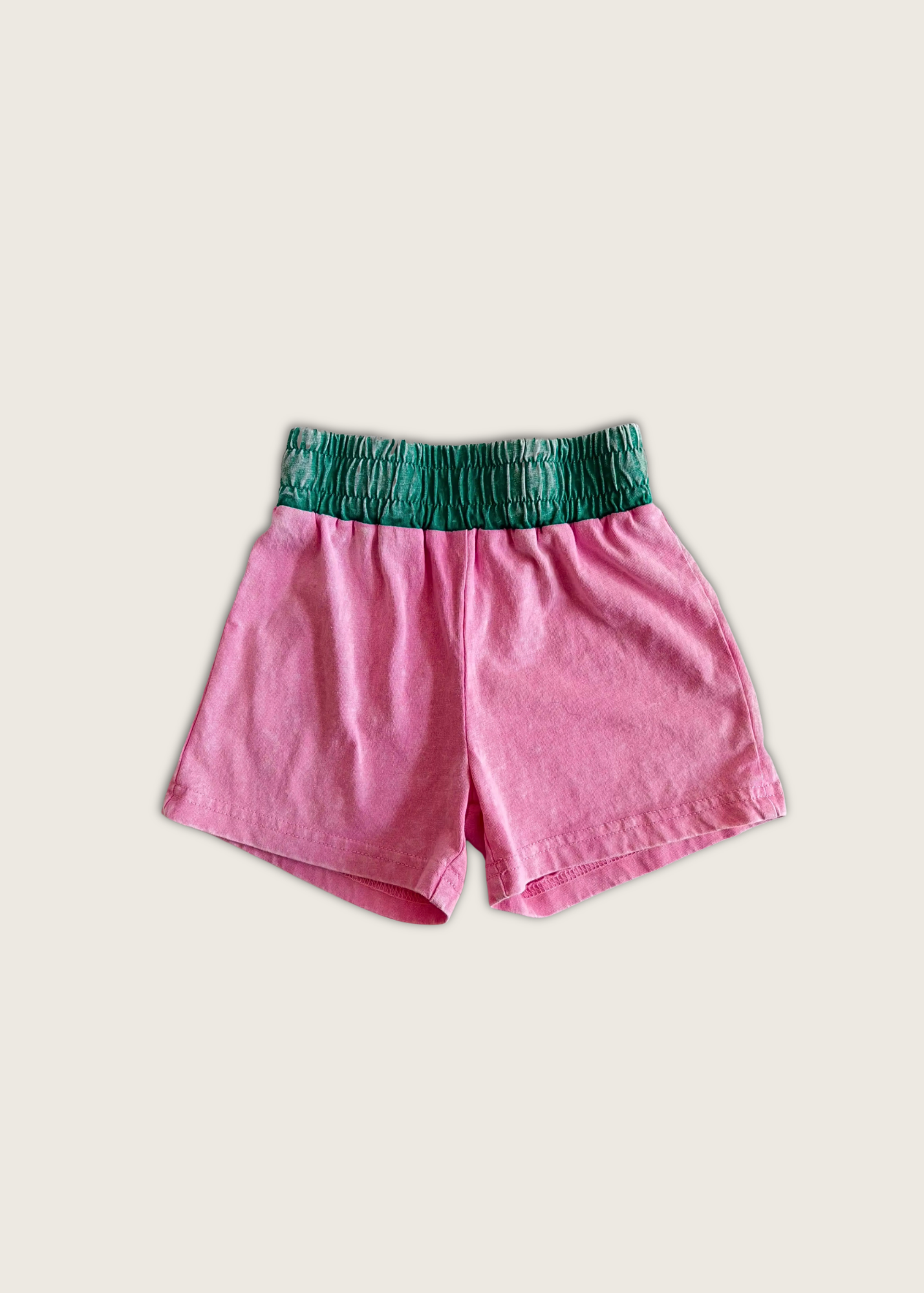 Vintage contrast shorts.